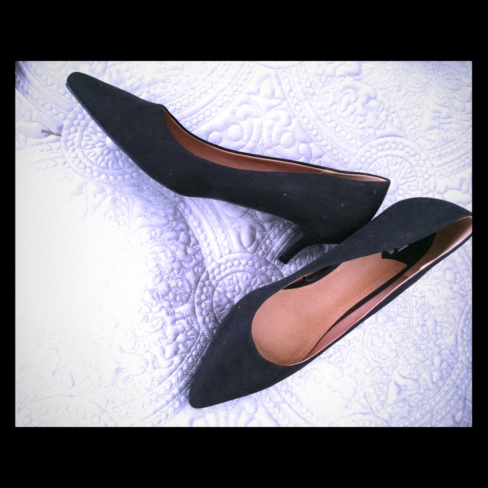 New! Never warn black kitten heels. Size 39